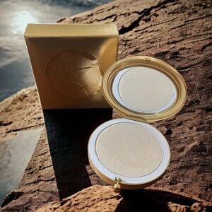 Hunger Games Girl On Fire highlighter Compact